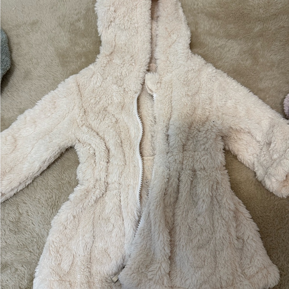 SHEIN Cream Puffer Jacket with Hood and Fluffy Texture